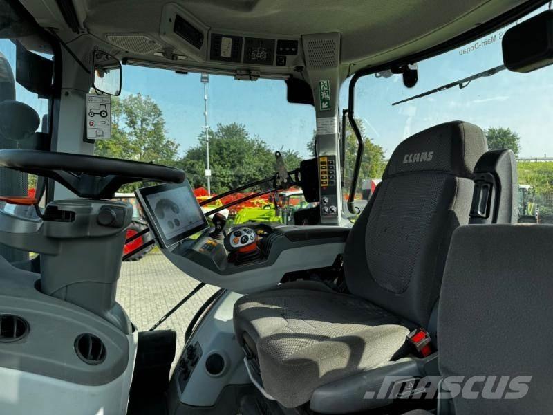 CLAAS AXION 810 Трактори