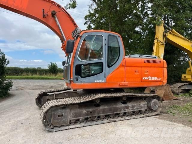 Doosan DX 225 LC Гусеничні екскаватори