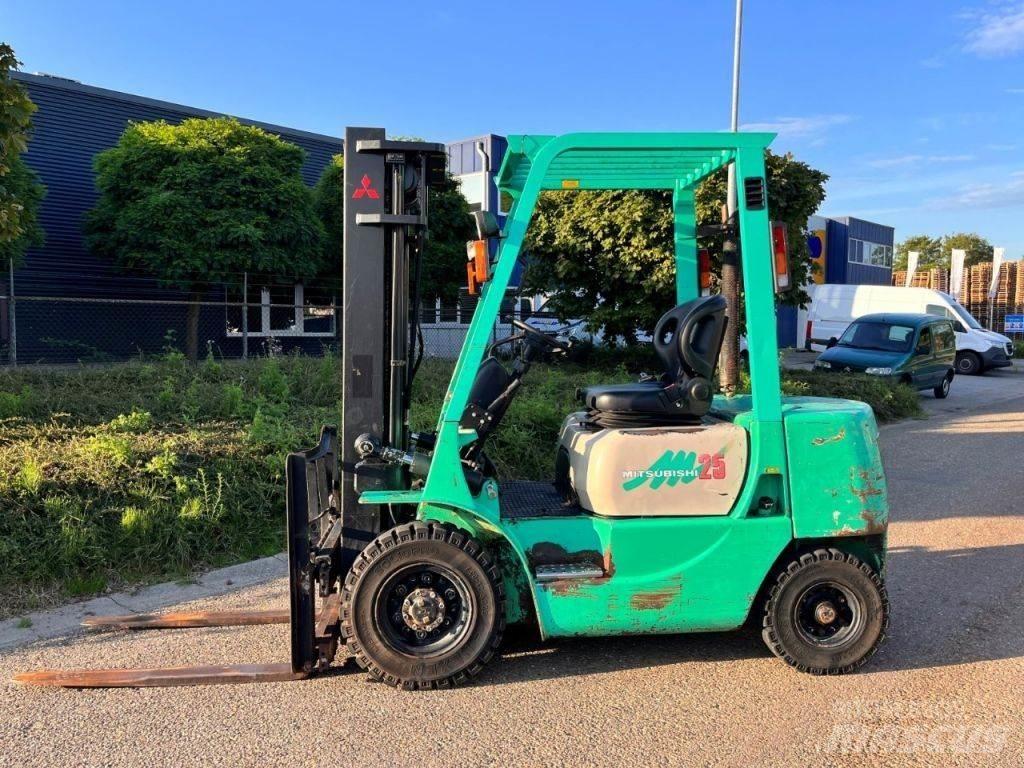 Mitsubishi FD25 Дизельні навантажувачі