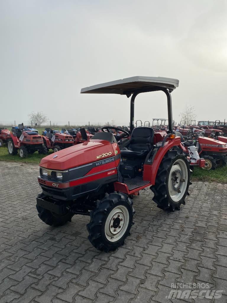 Mitsubishi MT200 Трактори