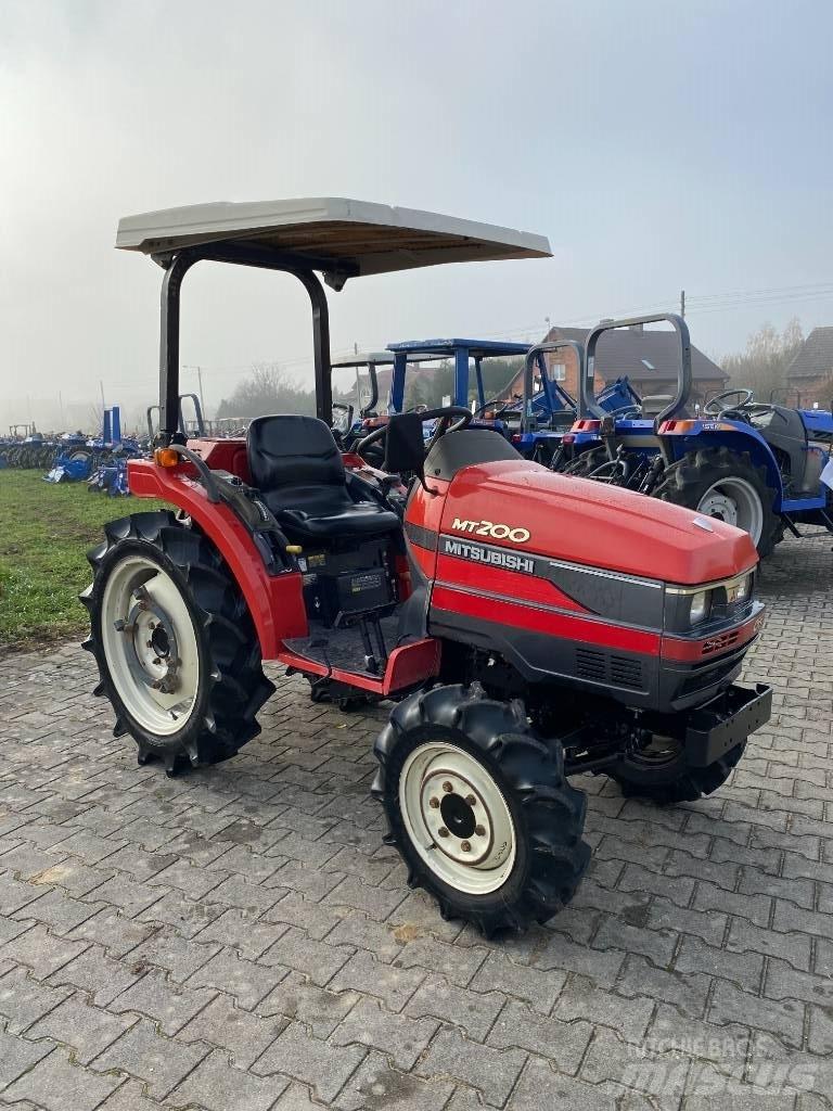 Mitsubishi MT200 Трактори
