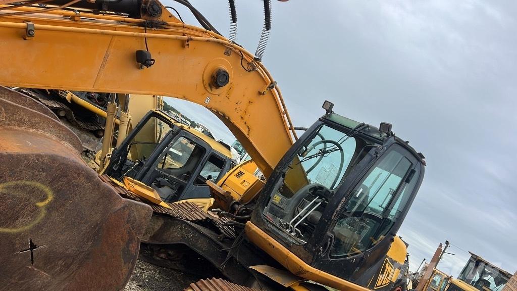 JCB 220 Кабіна