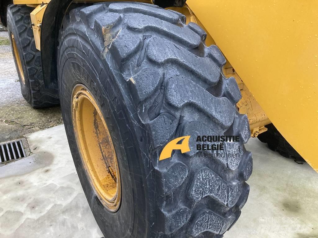 CAT 930M Фронтальні навантажувачі