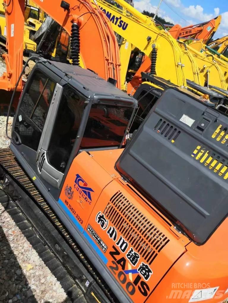 Hitachi ZX200 Гусеничні екскаватори
