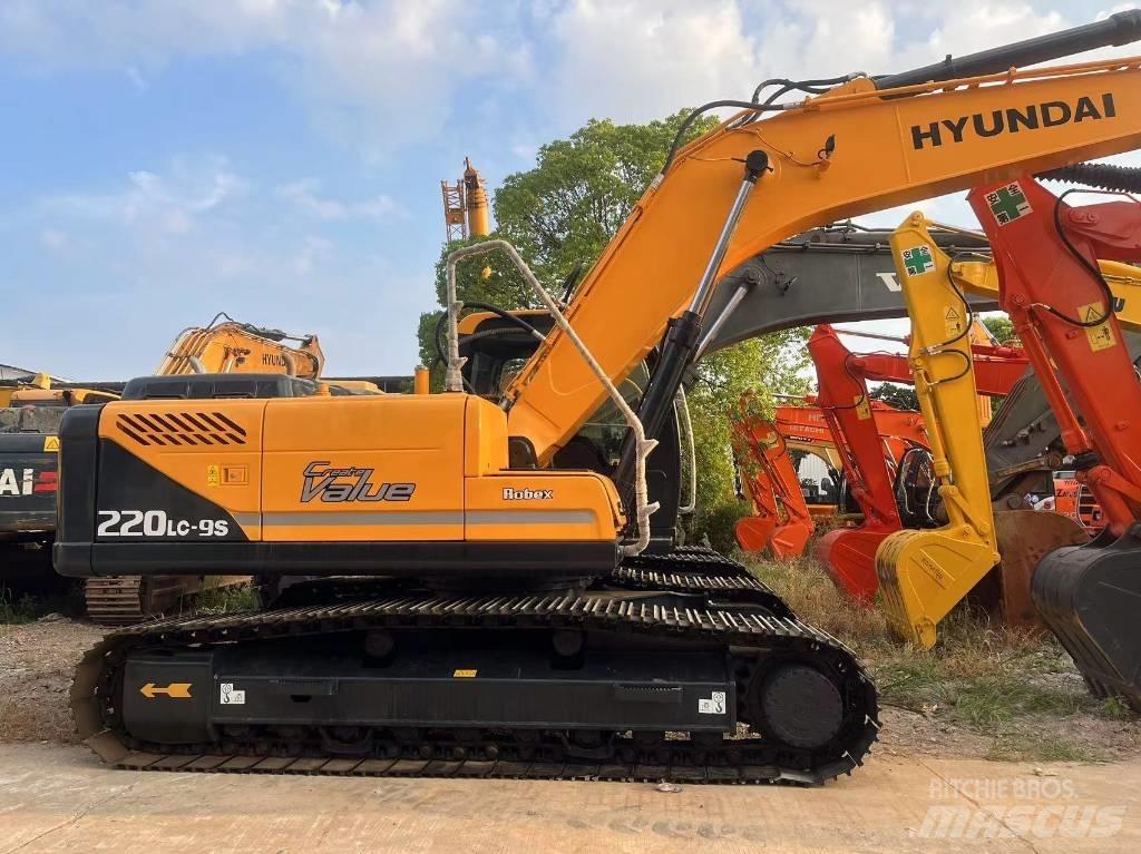Hyundai R220LC-9S Гусеничні екскаватори