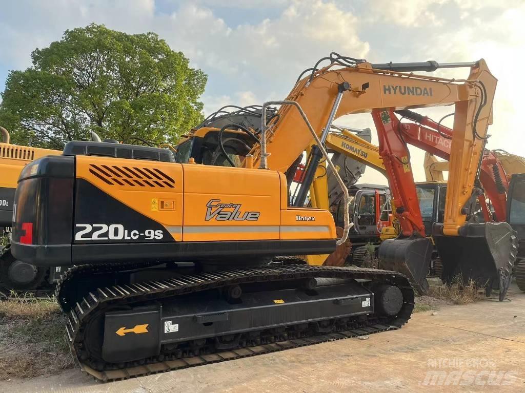 Hyundai R220LC-9S Гусеничні екскаватори