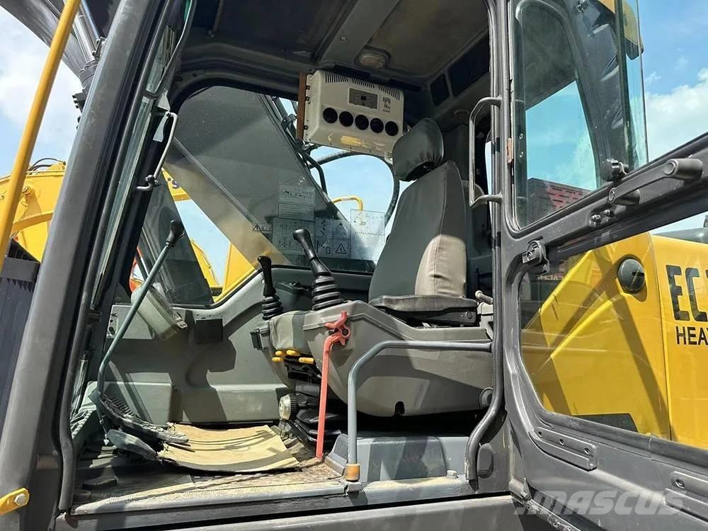 Volvo EC240D Гусеничні екскаватори