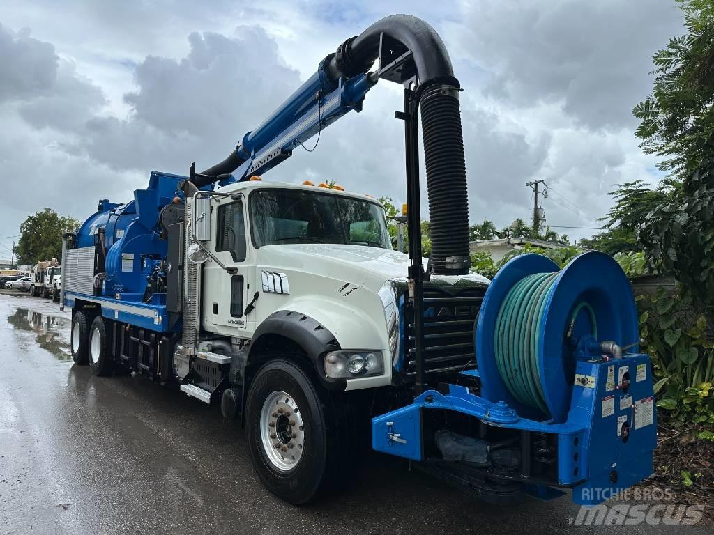 Mack GU713 Комбі/Вакуумні вантажівки