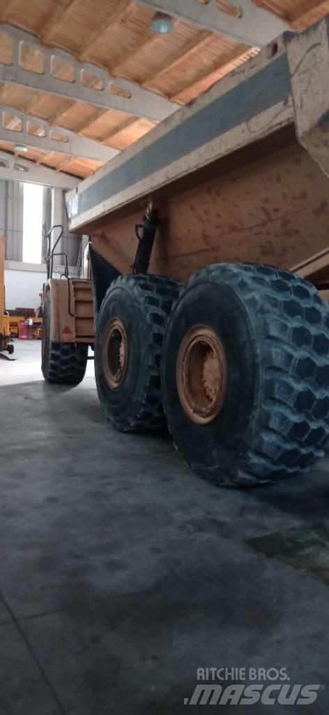 CAT 740 Зчленовані самоскиди