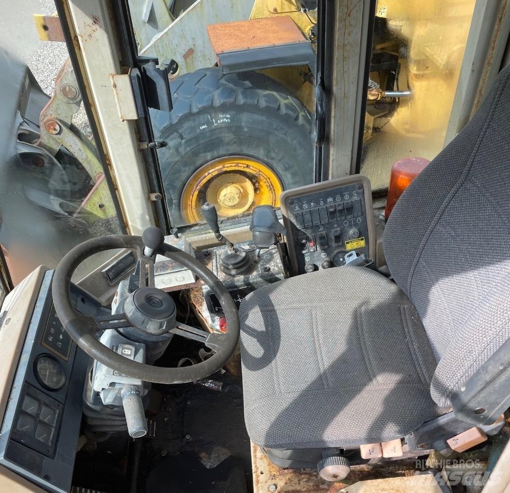 CAT 928F Фронтальні навантажувачі