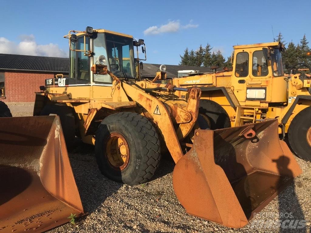 CAT 928F Фронтальні навантажувачі