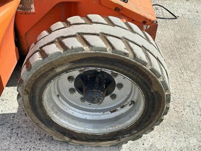 JLG E450 Колінчаті підйомники