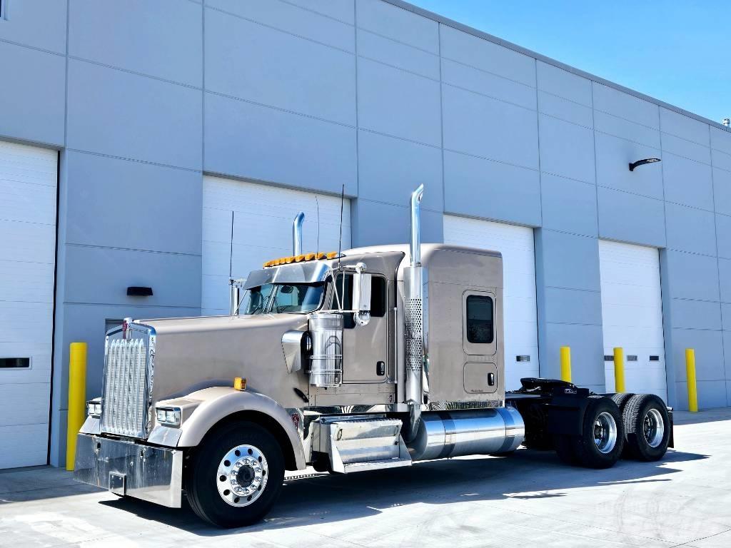 Kenworth W 900 Тягачі