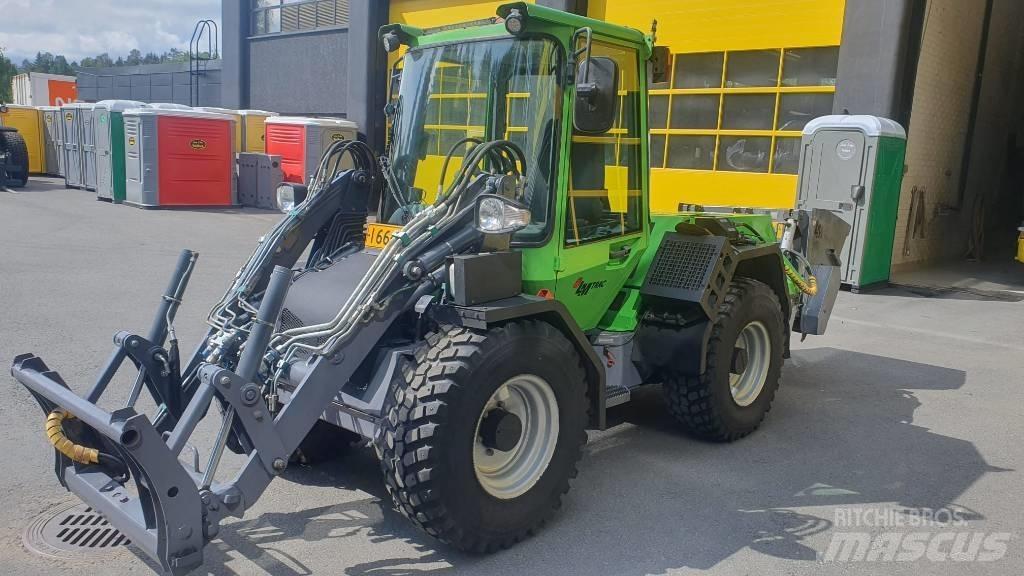 LM Trac 586 Фронтальні навантажувачі