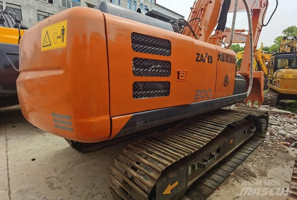 Hitachi ZX 200 Гусеничні екскаватори