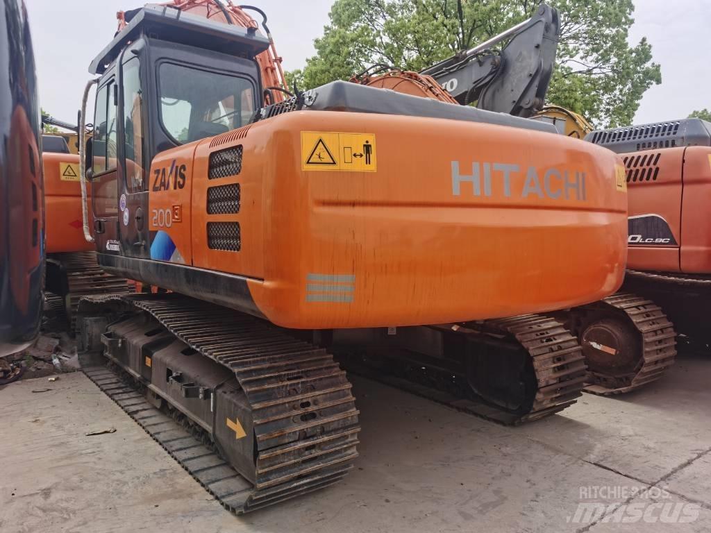 Hitachi ZX 200 Гусеничні екскаватори