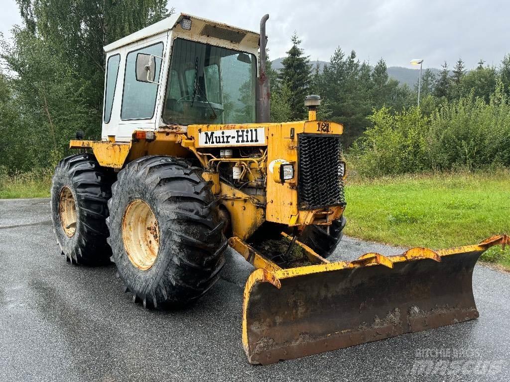 Muir-Hill MH121 Трактори