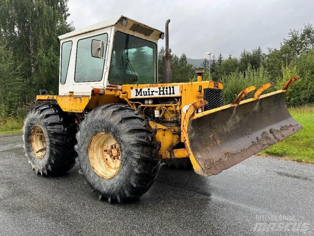 Muir-Hill MH121 Трактори