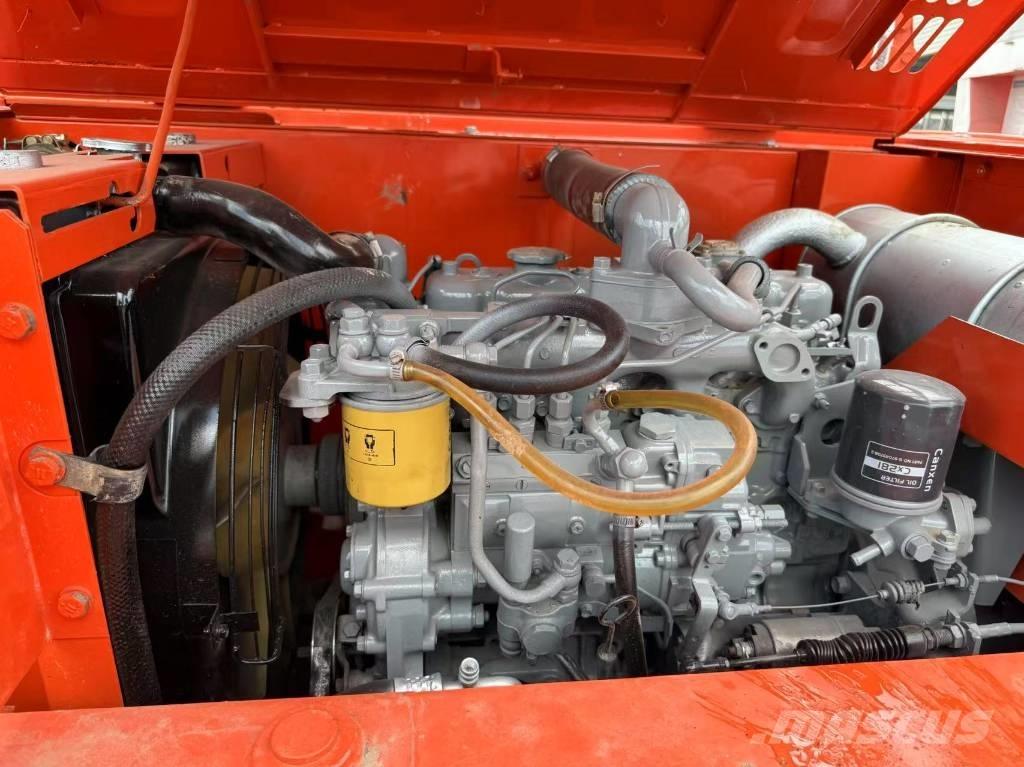 Hitachi Zaxis 60 Гусеничні екскаватори