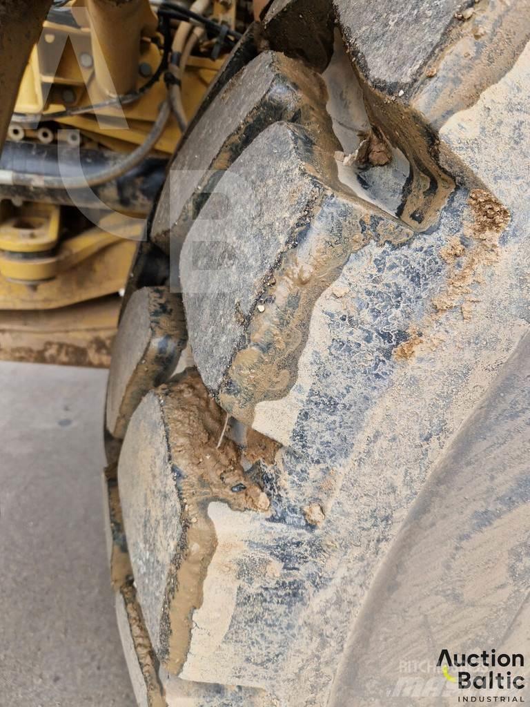 CAT 735C Зчленовані самоскиди