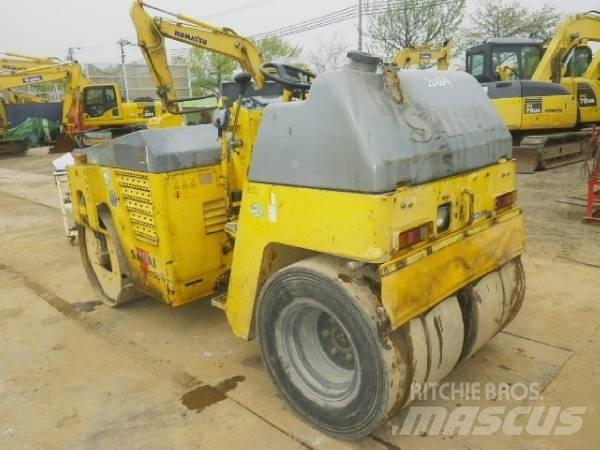 Sakai TW500 Грунтові котки