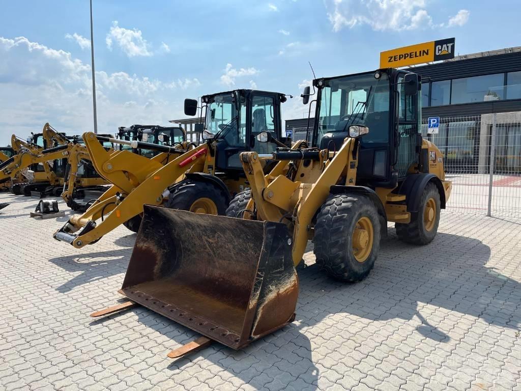 CAT 907 M Фронтальні навантажувачі