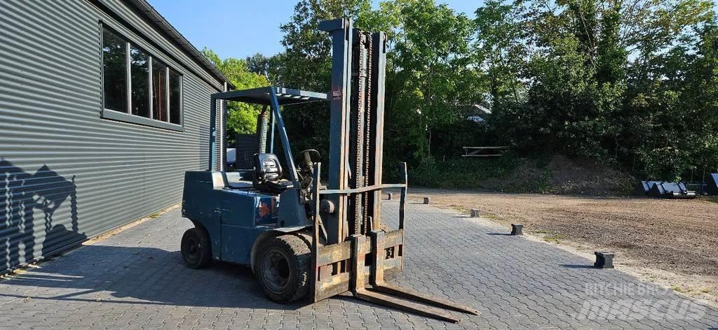 Clark 3 ton diesel Інше