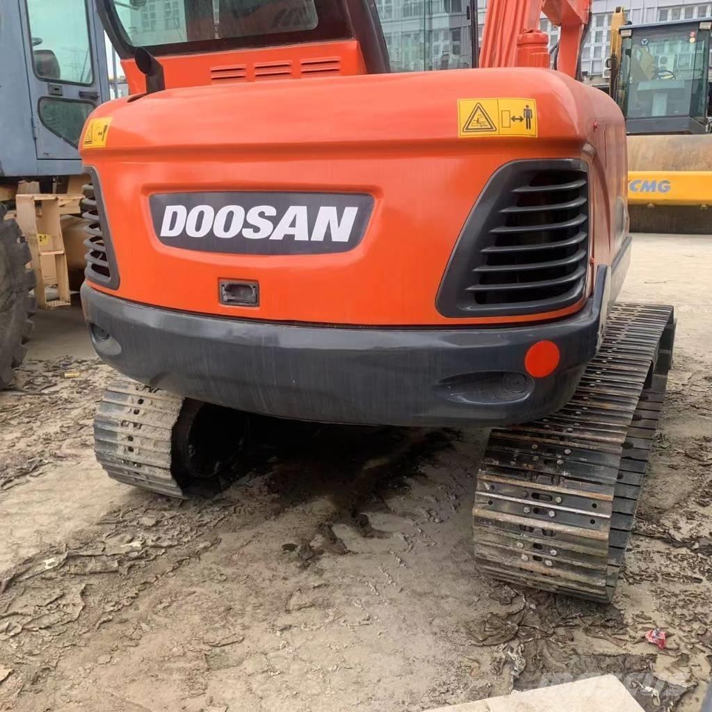 Doosan DX60 Середні екскаватори 7т. - 12т.