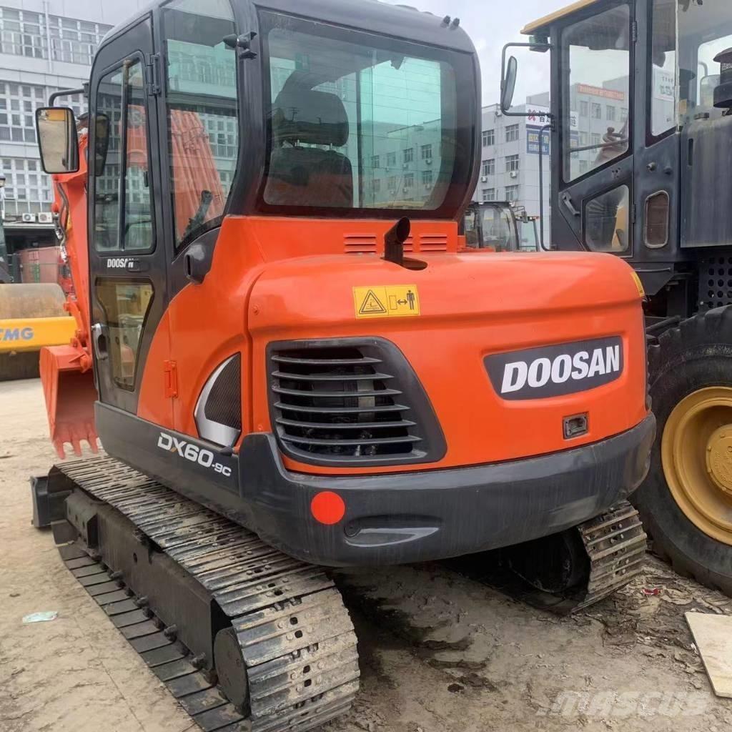 Doosan DX60 Середні екскаватори 7т. - 12т.