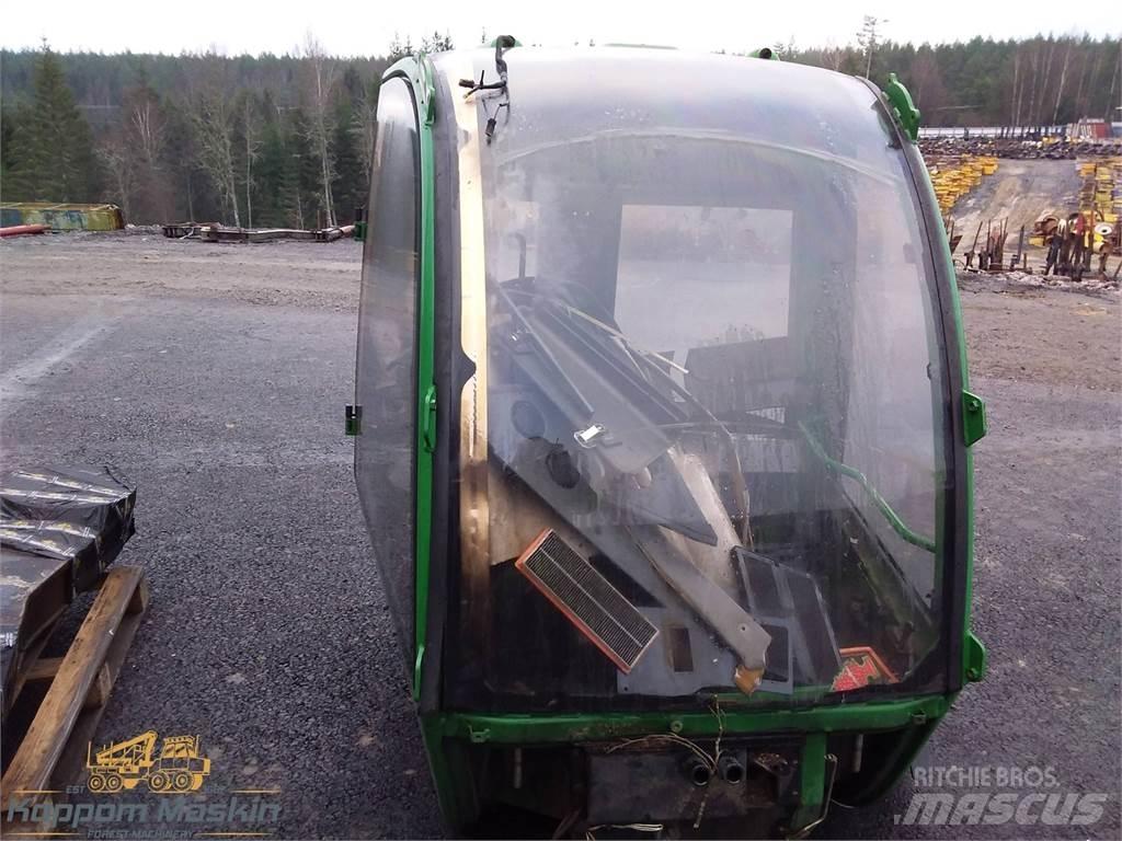John Deere 1910e Кабіна
