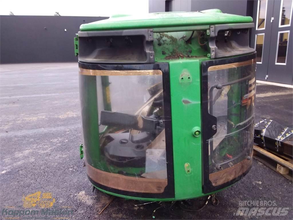 John Deere 1910e Кабіна