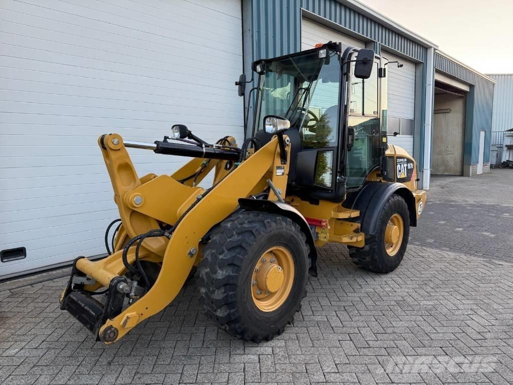 CAT 907 H Фронтальні навантажувачі