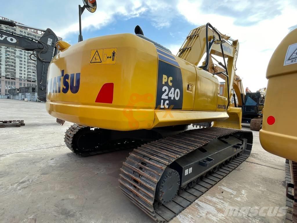 Komatsu PC 240 Гусеничні екскаватори