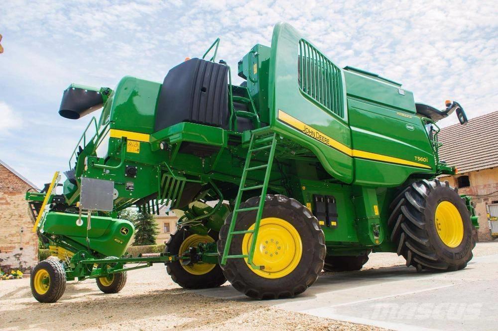 John Deere T 560 i Зернозбиральні комбайни