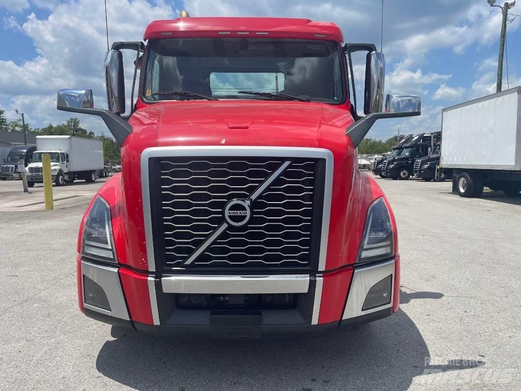 Volvo VNL64T300 Тягачі