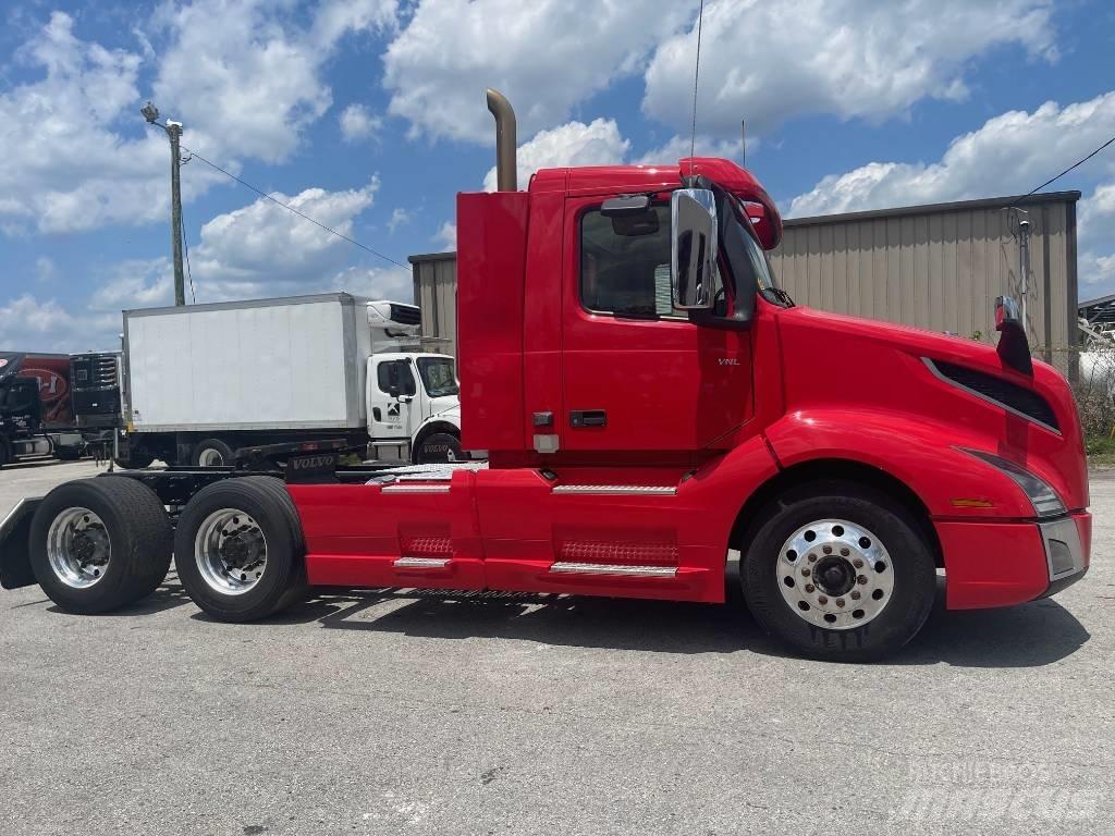 Volvo VNL64T300 Тягачі