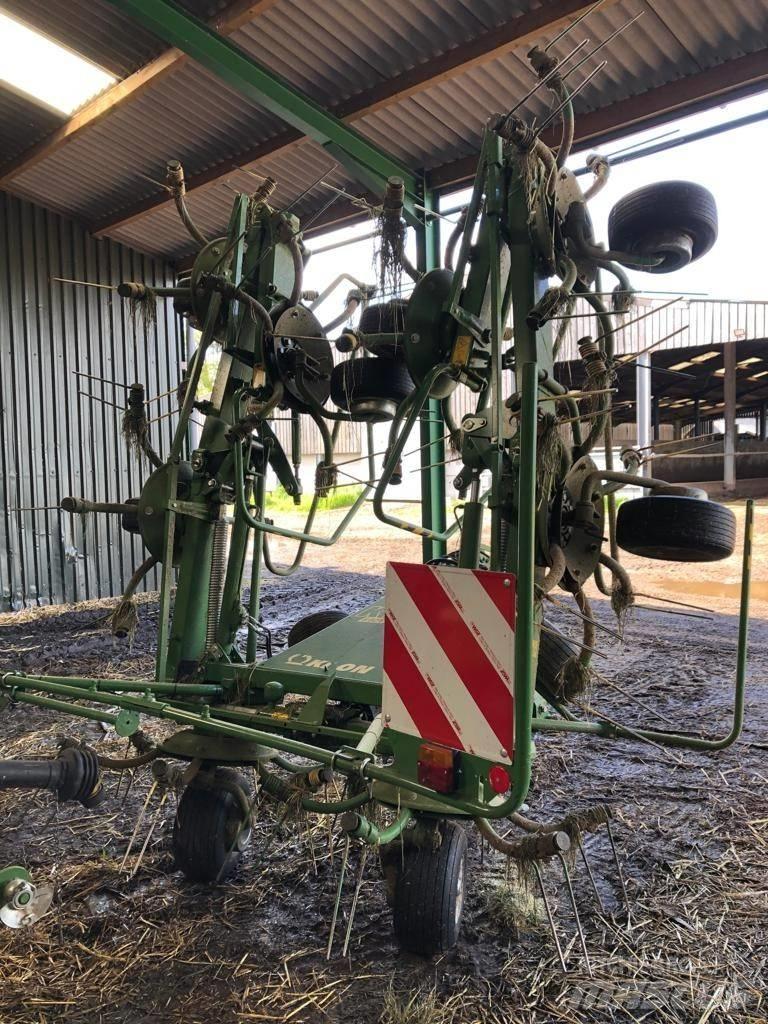Krone 8.82/8 Tedder Граблі і сінозворушувачі
