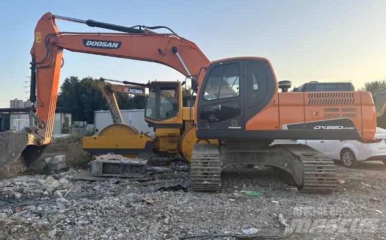 Doosan DX220 Гусеничні екскаватори
