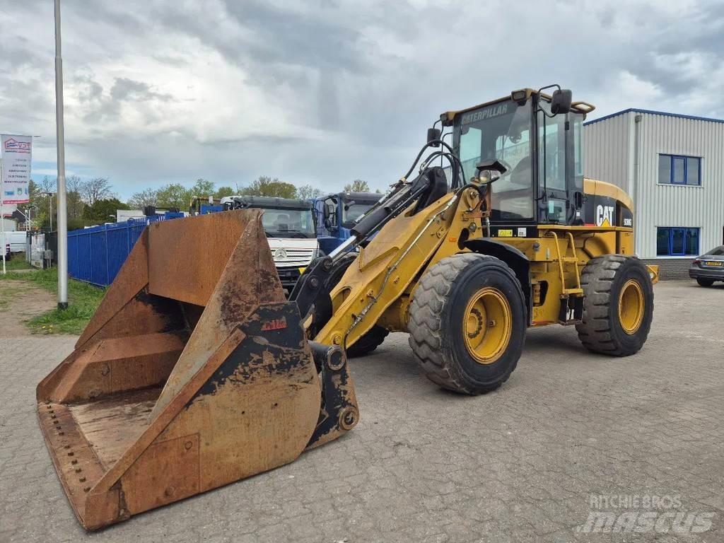 CAT 930G Фронтальні навантажувачі