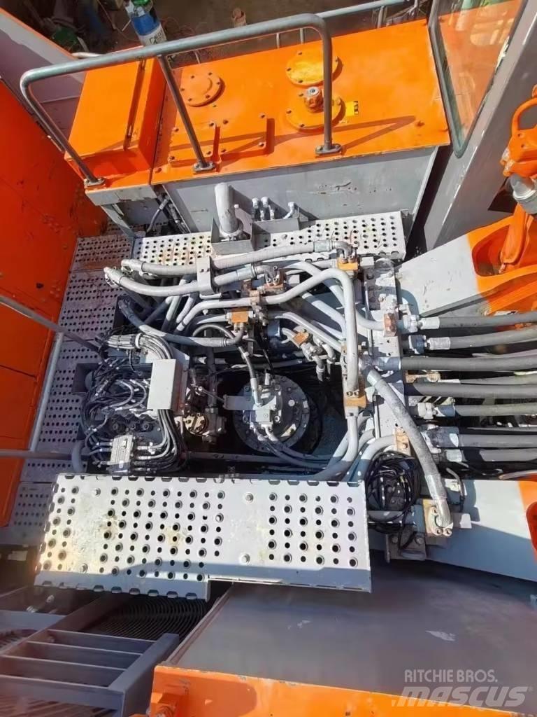 Hitachi EX 1200 Гусеничні екскаватори