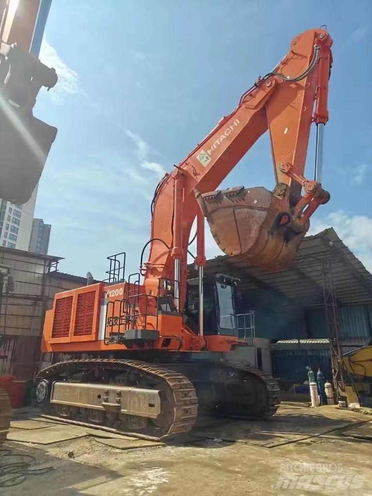 Hitachi EX 1200 Гусеничні екскаватори