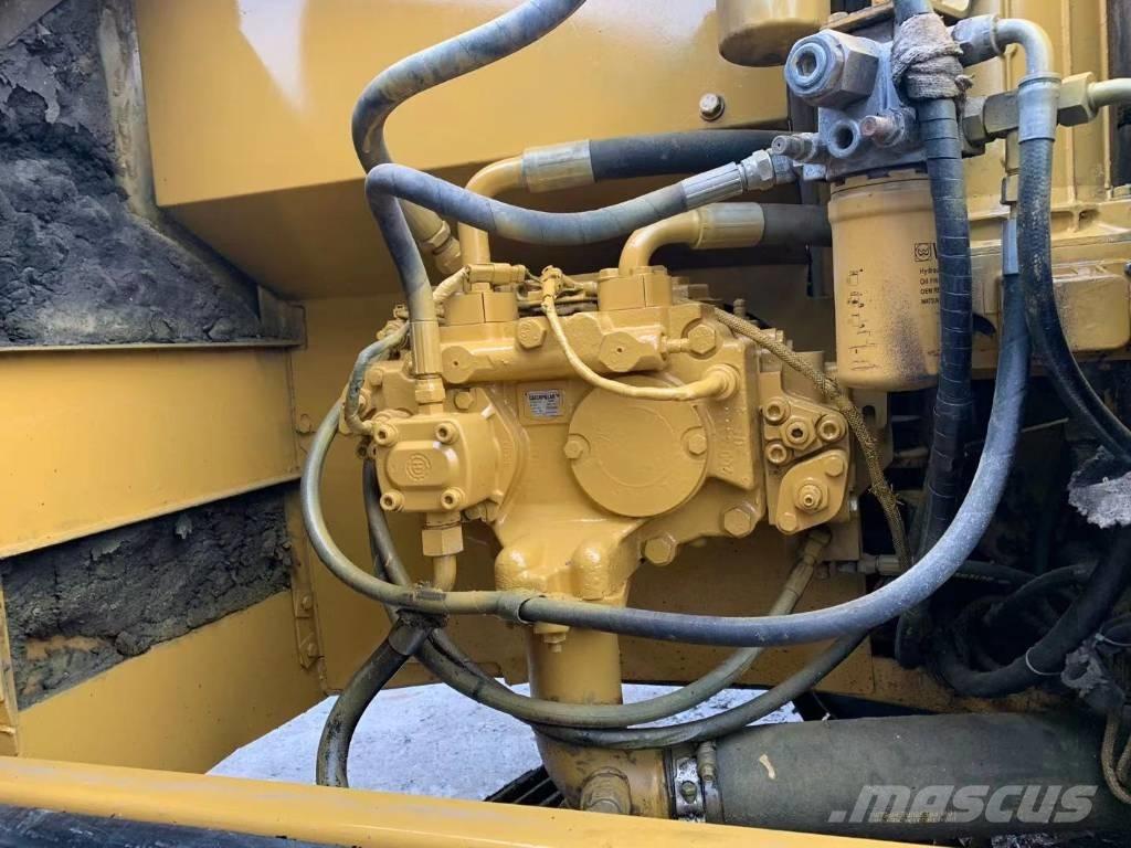 CAT 320C Гусеничні екскаватори