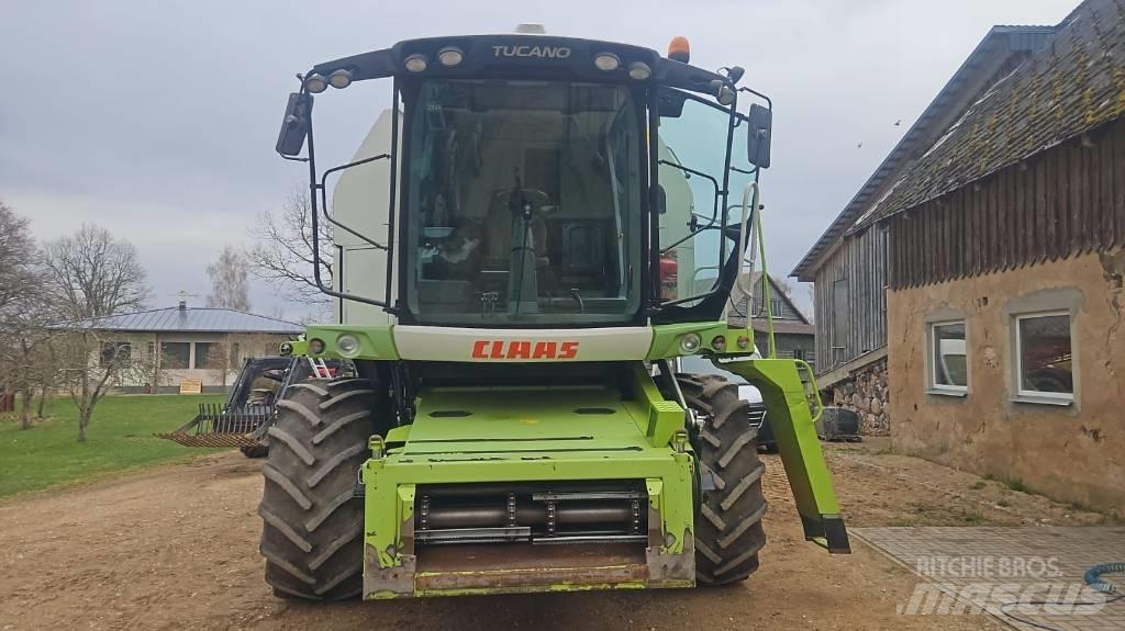 CLAAS Tucano 440 Зернозбиральні комбайни