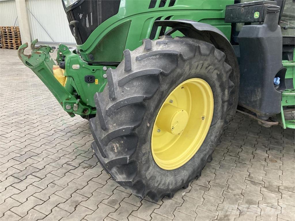 John Deere 6110R Трактори