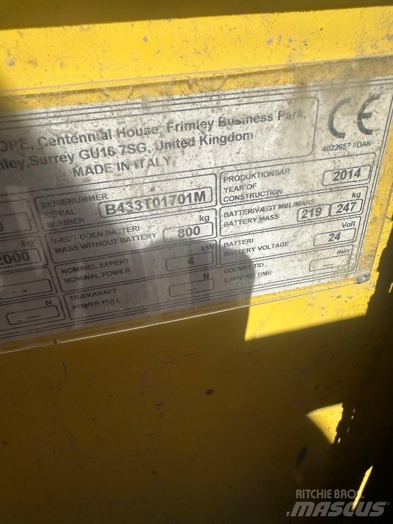 Hyster P 2.0 Самохідні електроштабелери