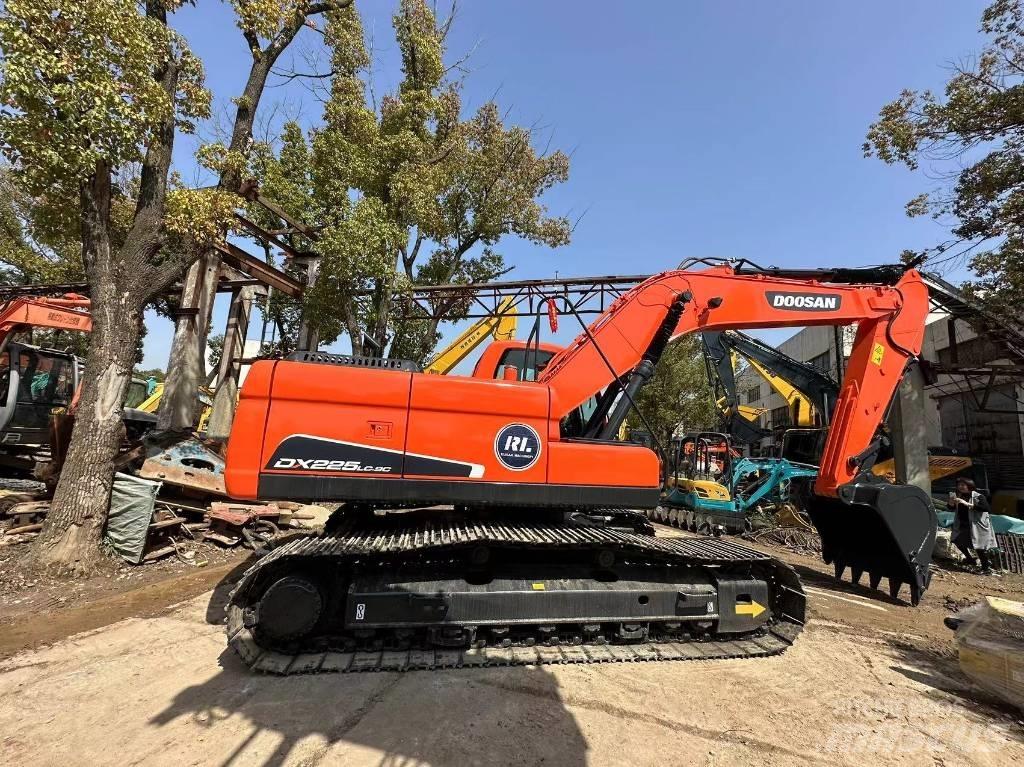 Doosan DX 225 LC-9 Гусеничні екскаватори