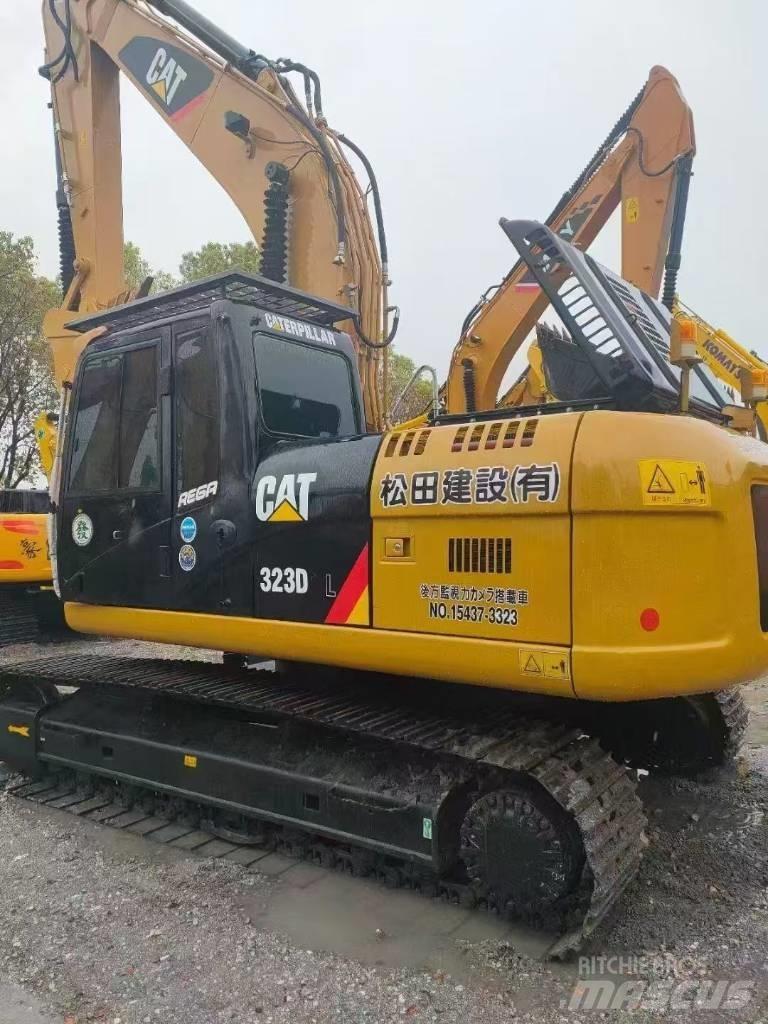 CAT 323D2 Гусеничні екскаватори