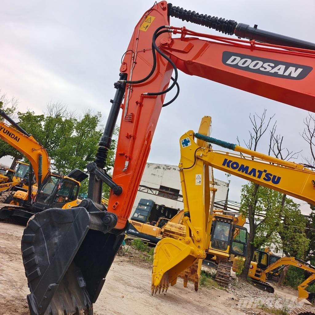 Doosan DX 225 LC Гусеничні екскаватори