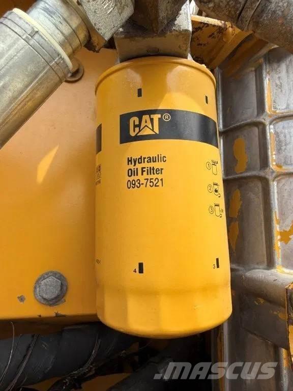 CAT 320CL Гусеничні екскаватори