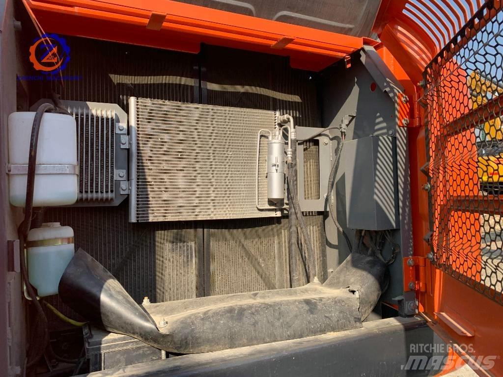 Hitachi ZX 240 Гусеничні екскаватори